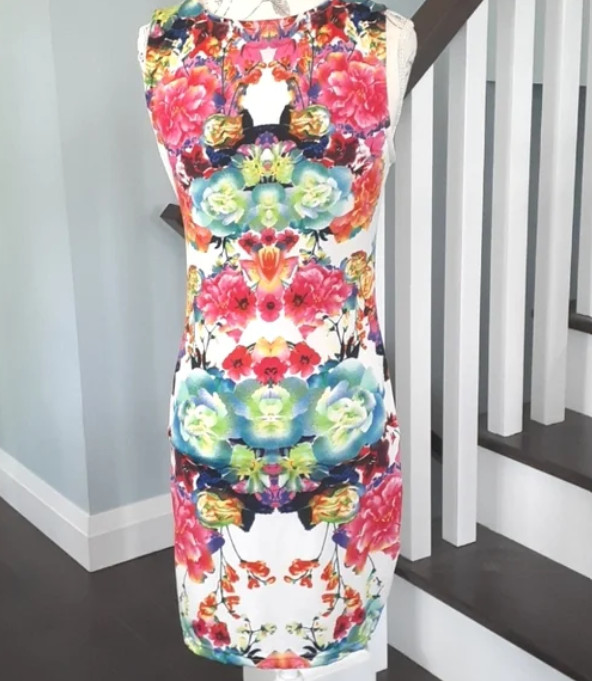 H&M multi-colour floral kaleidoscope sheath dress Size M in Women's - Dresses & Skirts in Markham / York Region - Image 4