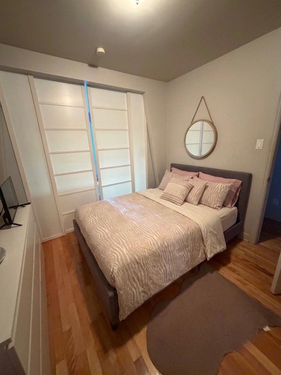 44e Avenue — photo 3