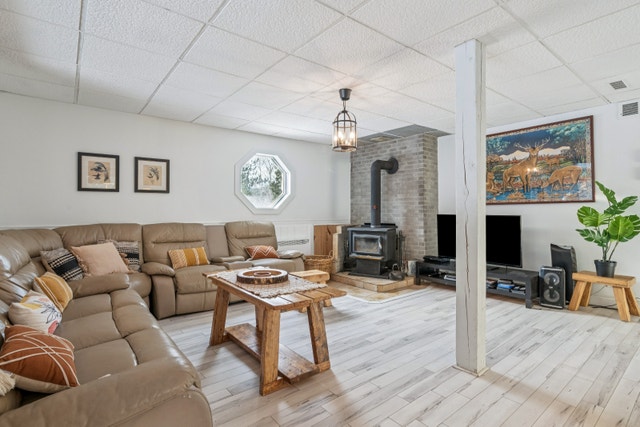Chalet airbnb à vendre St-Zénon 3 chambres 265000pc terrain — photo 2