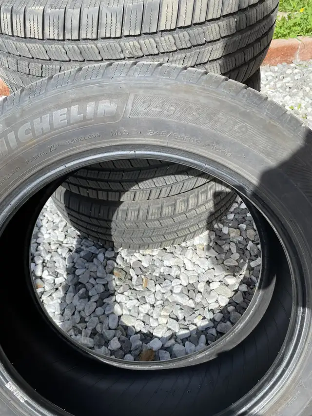 4 pneus 4 saisons Michelin Defender in Tires & Rims in Québec City - Image 3