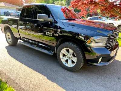 Selling our 2017 dodge ram in beautiful condition fully loaded 5.7 hemi engine, 4 x 4 / 4door, power...