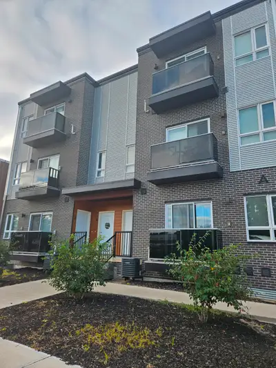 2 bedroom 2.5 bathroom available August 1st