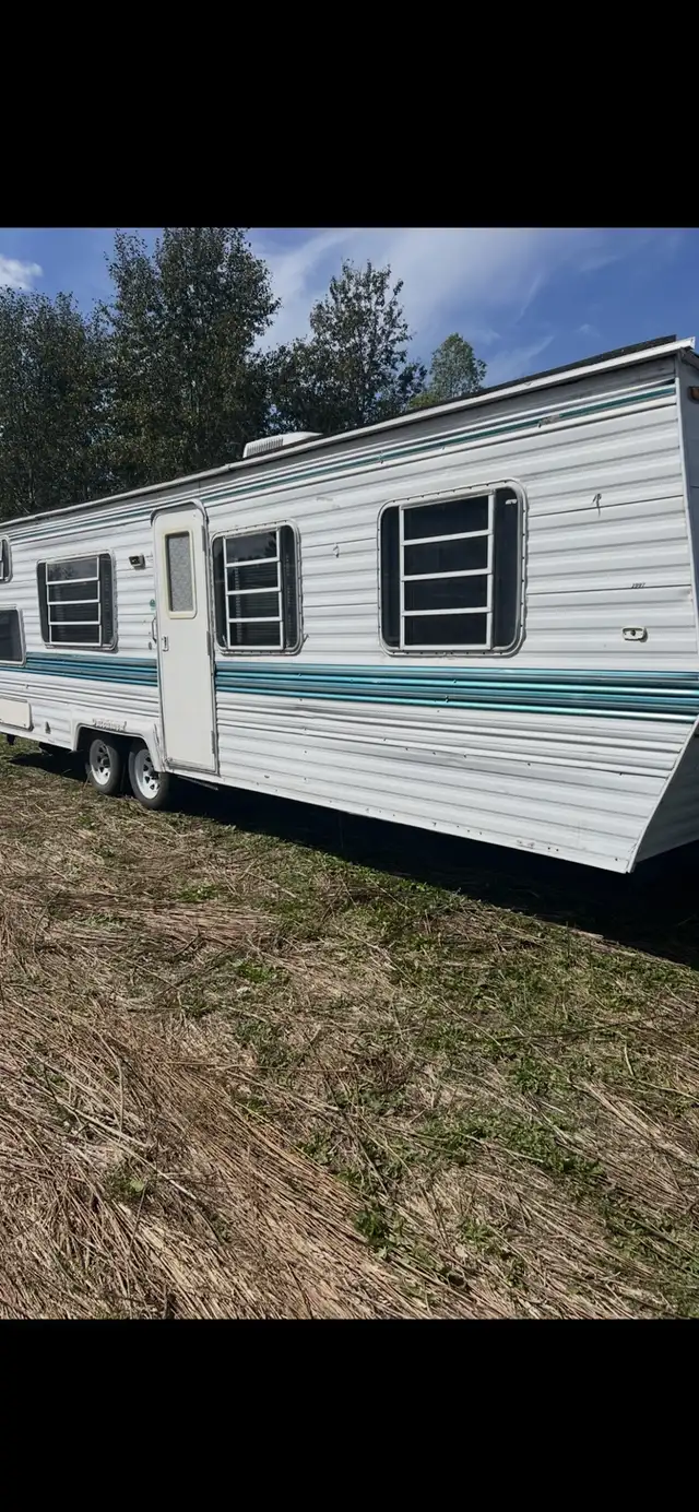 10 homes living camper trailers park models bunkies tiny house in Other in Barrie - Image 10