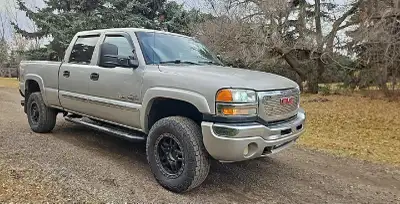 2005 gmc duramax 2500hd duramax Lly engine alisson tranny 4x4 works great New front end New windshie...