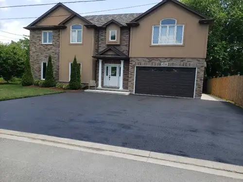 Beautiful 1 bedroom apartment, private, separate entrance in newer home. Located in north end of Nia...