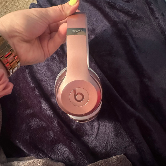 Beats Studio 3 Wireless Headphones- Rose Gold in Headphones in Edmonton - Image 2