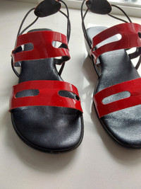 Sandales rouges en cuir, provenance  de l’Italie grandeur 7