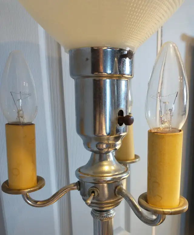 Vintage 1930s chrome floor lamp in Indoor Lighting & Fans in Ottawa - Image 8