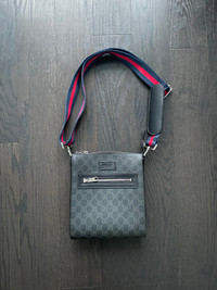 Authentic Gucci GG Messenger Bag 