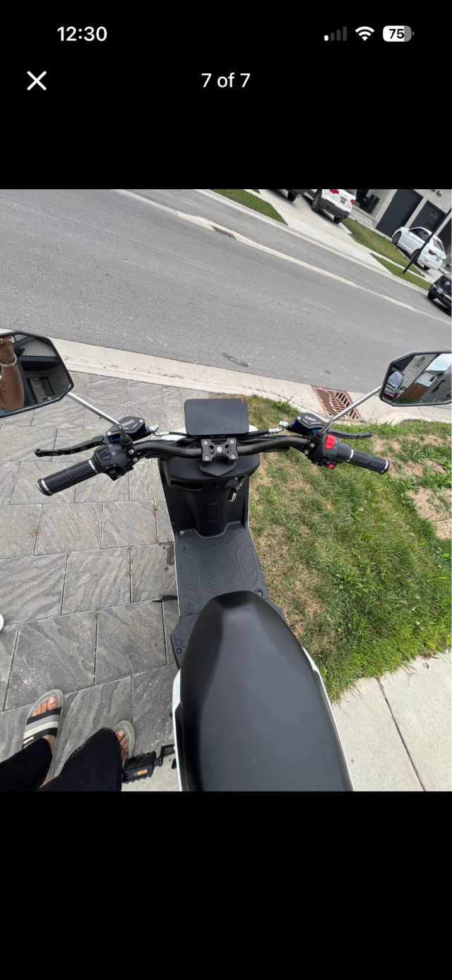 Emmo electric scooter in eBike in London - Image 7