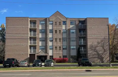 PARK EAST - 1160 Lauzon Rd - Updated - $1950