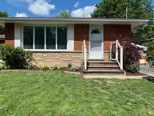 3 Spacious Bedroom House / Guelph / 2 Car Parking