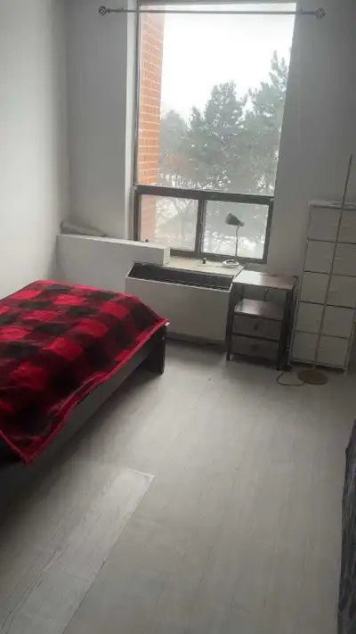 - 1 bedroom apartment - located 10 min walk from Pickering Town Centre, 15 minute walk to Pickering...