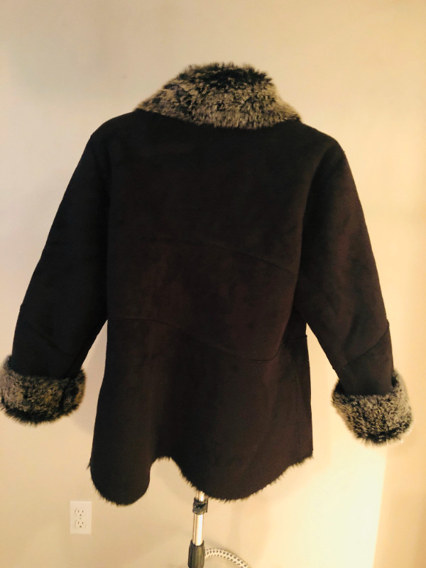 MAKSA Gorgeous Faux Fur Coat in Women's - Tops & Outerwear in Calgary - Image 2