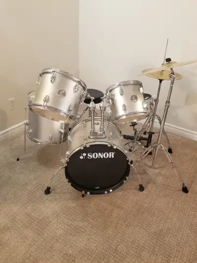 Sonor Force 505 seven piece drum set, View more