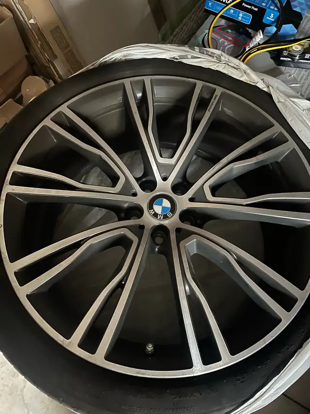 21 inch OEM Rims.  set of 4 with tires. . X3/X4 BMW in Tires & Rims in Hamilton - Image 4