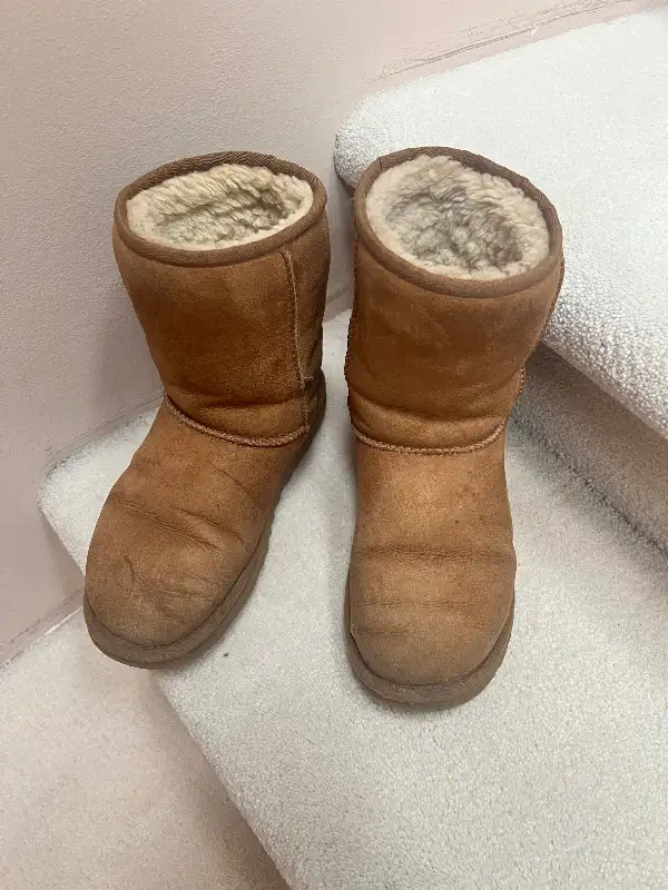 Ladies size 7 Ugg boots in Women's - Shoes in Vancouver - Image 2