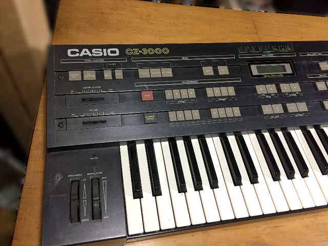 Casio CZ-3000 Vintage analogue Synthesizer dans Pianos et claviers  à Ville de Montréal - Image 2