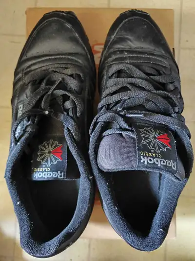 Reebok men shoes size 8.5us, View more