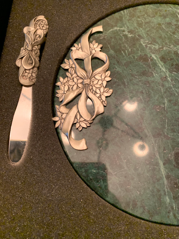 Vintage Seagull Pewter Green Marble Cutting Board with Knife dans Art et objets de collection  à Ville de Montréal - Image 2