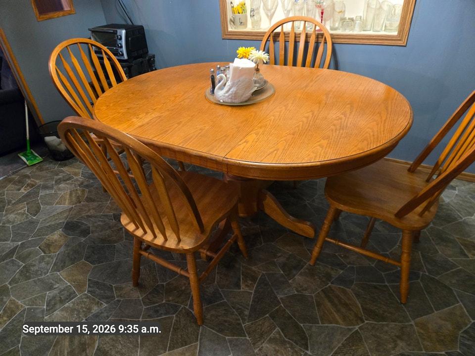 oak dinning room table and 4 chairs | Dining Tables & Sets | Winnipeg ...