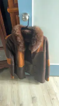 Fox fur collar, leather jacket size 12