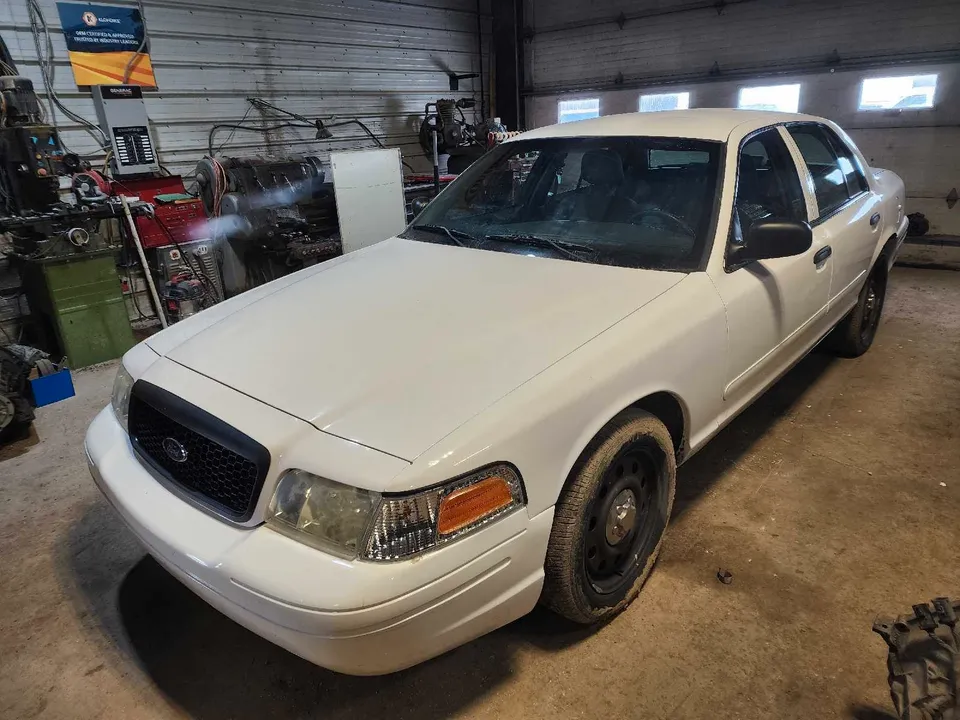 2006 crown victoria P71 with 9017 Km