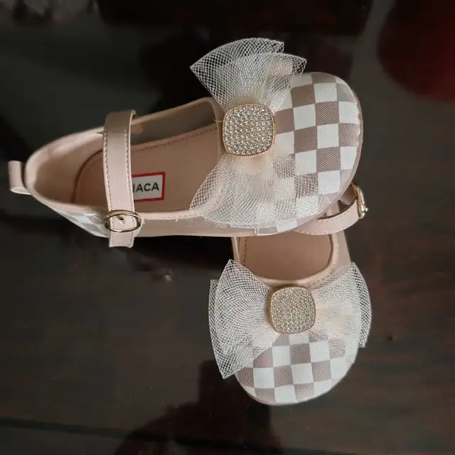 Ariaca little girl dress Shoes size 9 in Kids & Youth in City of Toronto - Image 4