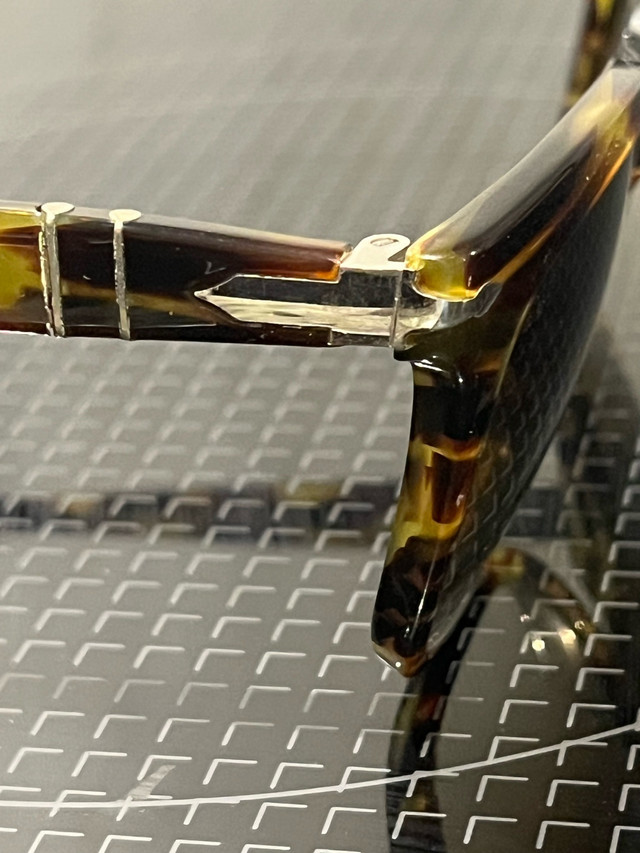 Lunettes de soleil Persol 2999S dans Santé et besoins spéciaux  à Ville de Montréal - Image 3