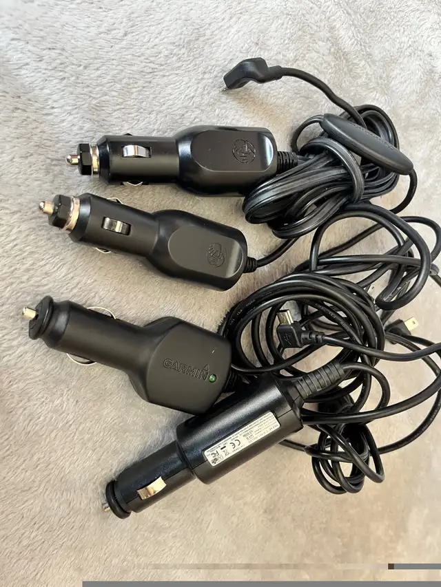 Original GPS Car  Chargers  in General Electronics in City of Montréal - Image 4
