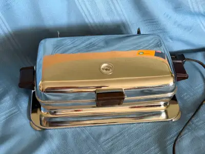 Vintage 1960s Toastess Model 51 Sandwich Grill – Chrome & Bakeli, View more