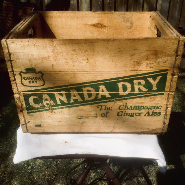 Canada Dry Ginger Ale Wooden Crate in Outdoor Tools & Storage in City of Toronto
