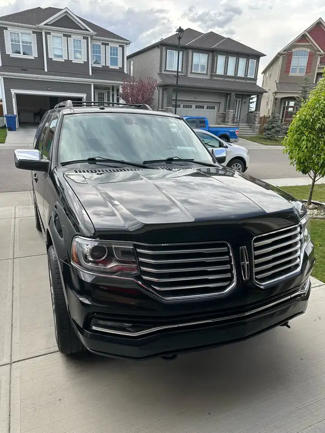 2017 Lincoln Navigator Reserve Package 8 Passengers62863707155075124