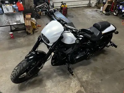 2016 breakout cvo pro street 110 screaming eagle Brand new Vance & Hines big radius 2 into 2 Not in...