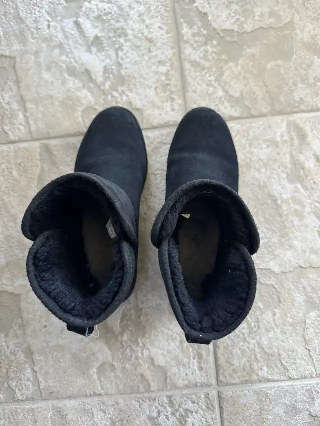 UGG ladies boots in Women's - Shoes in Markham / York Region - Image 4