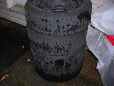 4 pneus d'hiver gislaved nordfrost 205 60 16 bon pour 1 hiver ou pour les roues seulement par téléph...