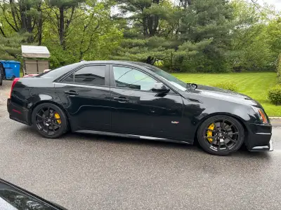 Cts V 2011 manuel, 6,2 lsa , 635whp, couleur black diamant, recaro Suède et cuire unique au Québec,...