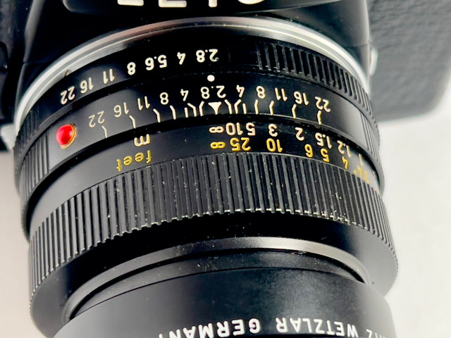 Leica R 4 et objectif Elmarit 35 mm 2,8 v3 en parfait état. dans Appareils photo et caméras  à Ville de Montréal - Image 3