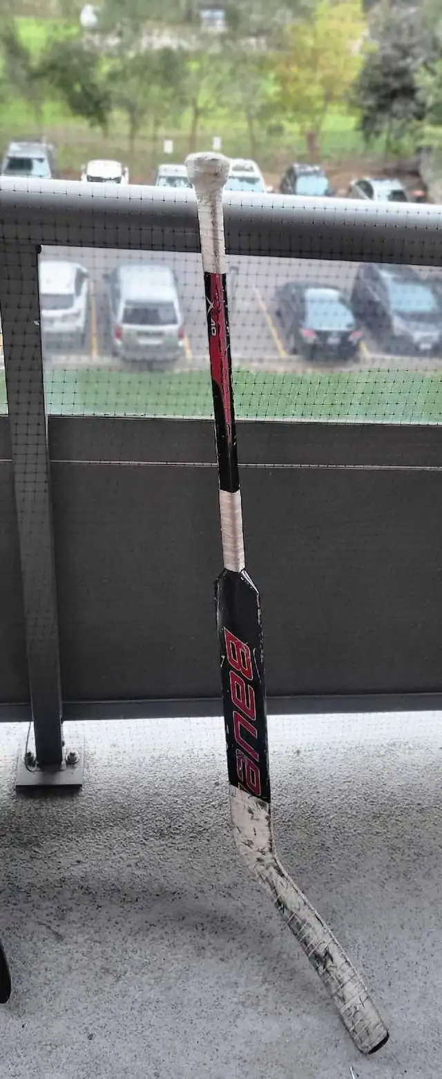 Bauer Supreme Hockey Goalie Stick in Hockey in City of Toronto - Image 2