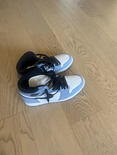 Jordan 1 retro high OG university blue size 10.5, View more