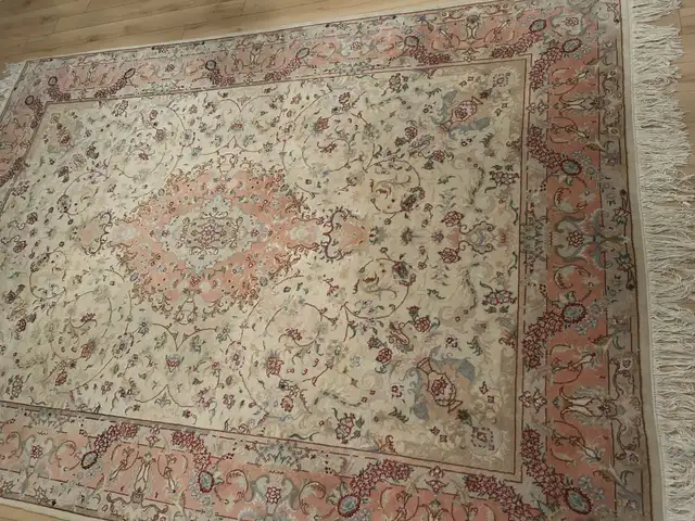 Persian Tabriz rug for sale in Rugs, Carpets & Runners in Markham / York Region - Image 4