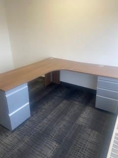 L-Shape Office Desk in Other Business & Industrial in Ottawa - Image 4