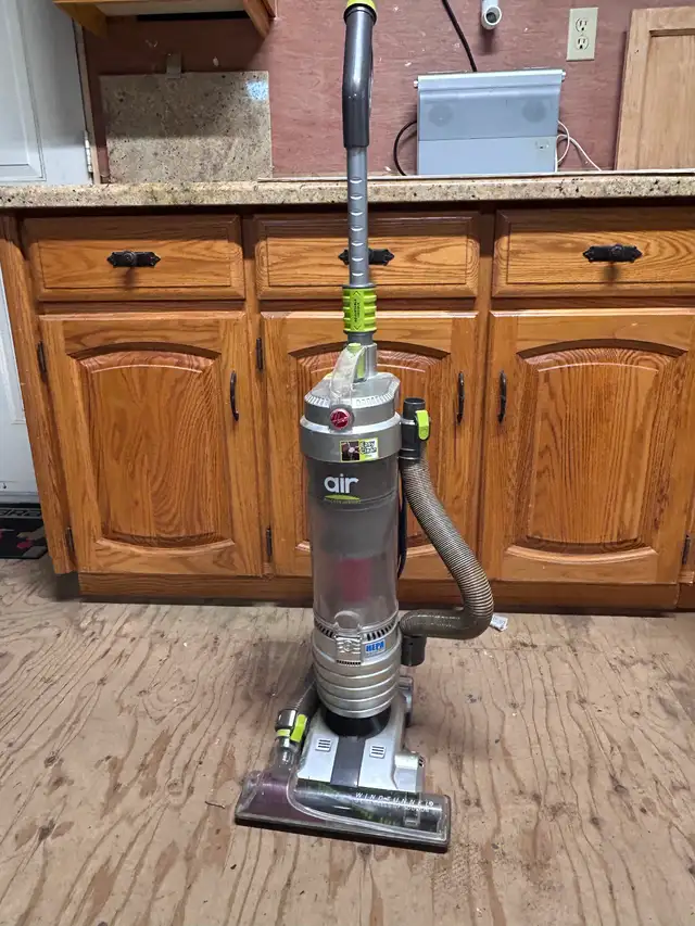 Vacuum cleaner in Vacuums in Oakville / Halton Region - Image 3