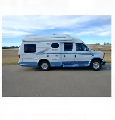 2005 PleasureWay Excel-TS Ford E350 Chassis, Triton V10, Automatic w/ Overdrive REAR POWER SOFA CONV...