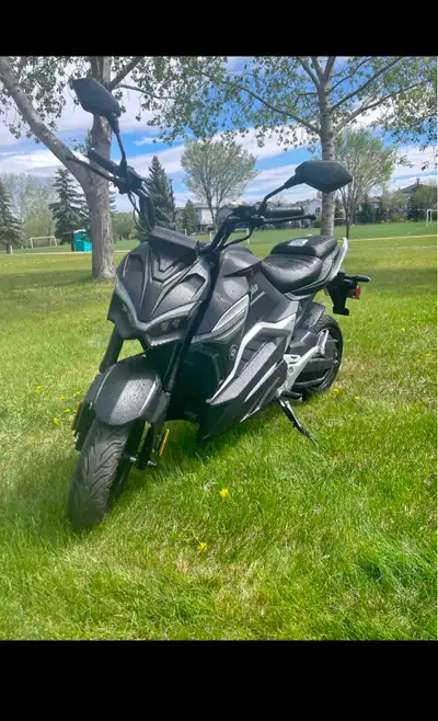 Gio G2000 Electric Moped, View more