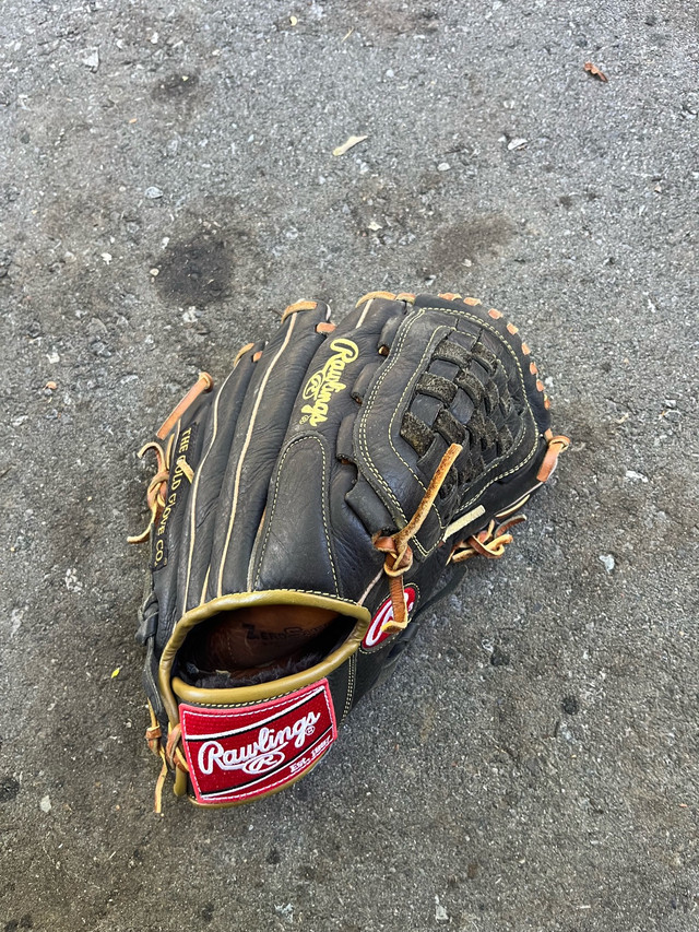 Baseball gloves in Baseball & Softball in Oshawa / Durham Region - Image 3