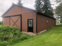 POLE BARNS , CUSTOM STABLES AND RIDING ARENAS