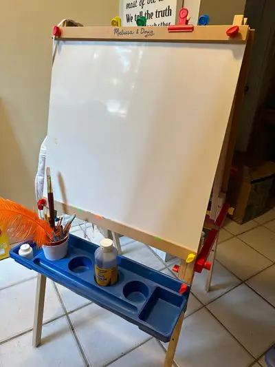 Melissa & Doug Deluxe Standing Art Easel – Dry-Erase Board, Chalkboard, Paper Roller Encourage hours...