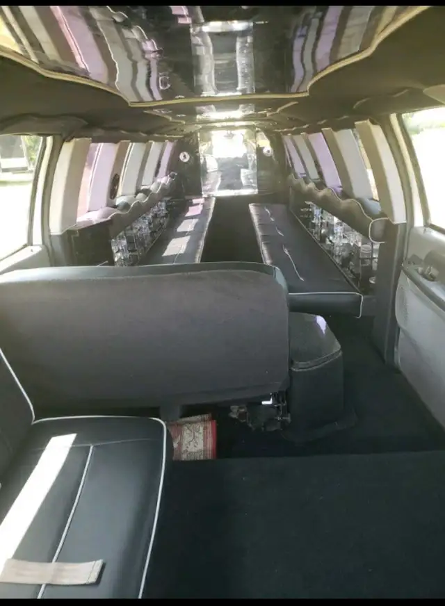 LIMOUSINE in Friendship & Networking in St. Catharines - Image 7