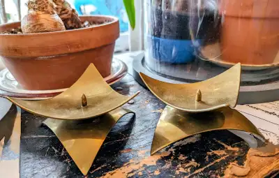 Chandelier en Laiton Brutalist MCM Brass Candle Holders, View more